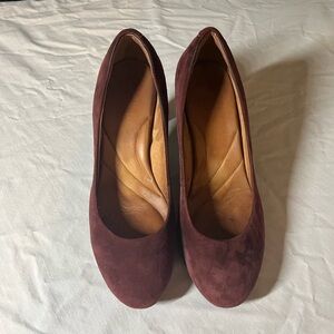 Used Clarks Deep Burgundy Suede Heels